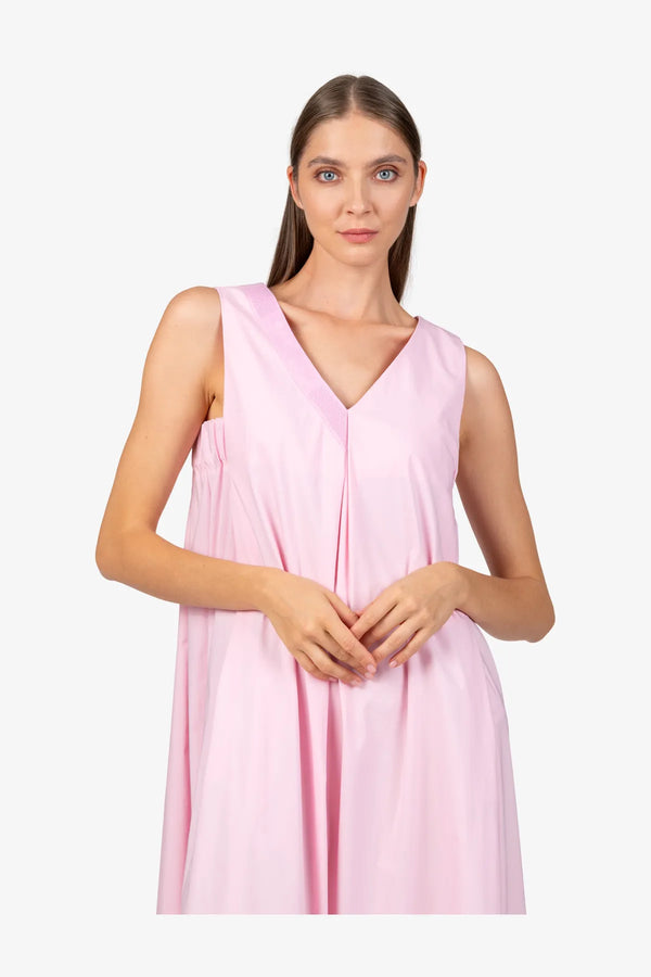 Ärmelloses Kleid mit V-Ausschnitt 05