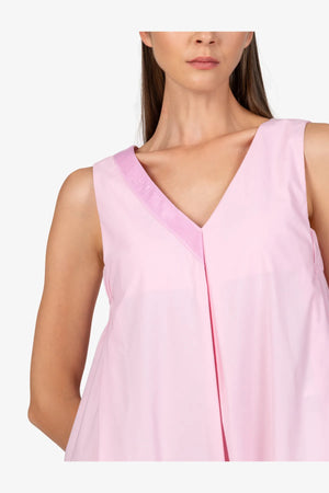 Ärmelloses Kleid mit V-Ausschnitt 06