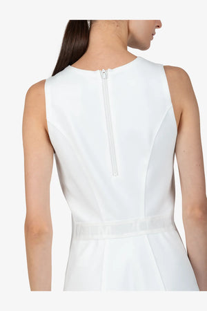 Kleid mit Rundhalsausschnitt 06