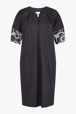 Kleid mit V-Ausschnitt 01