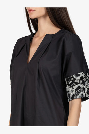 Kleid mit V-Ausschnitt 06