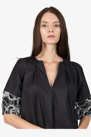 Kleid mit V-Ausschnitt 07