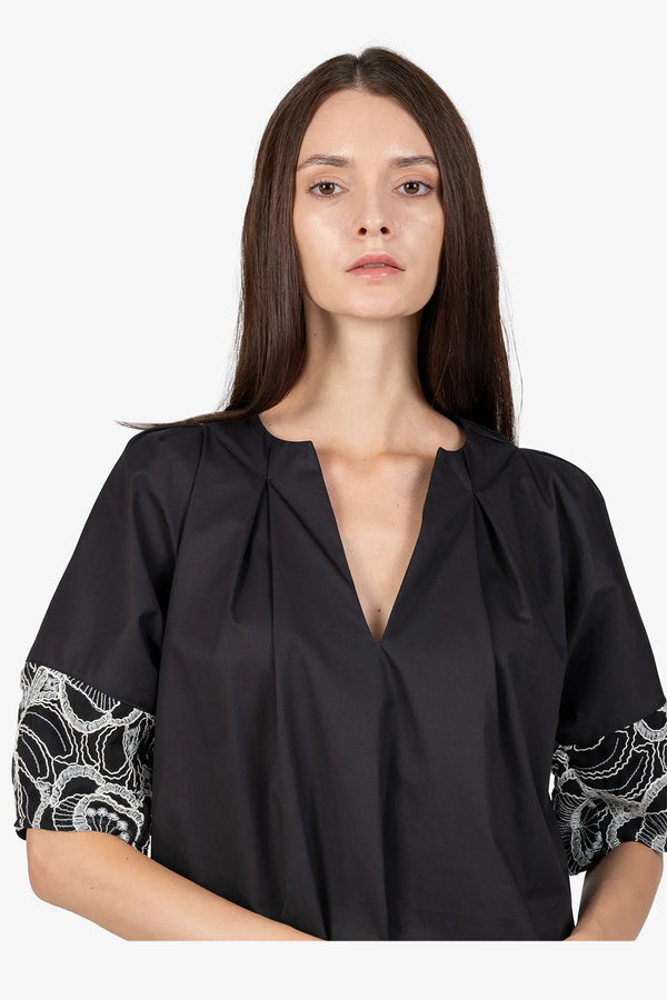 Kleid mit V-Ausschnitt 07