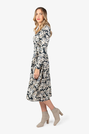 Kleid mit Blusenkragen 03