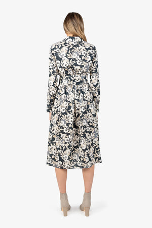 Kleid mit Blusenkragen 04
