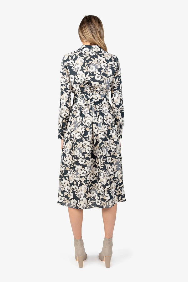 Kleid mit Blusenkragen 04