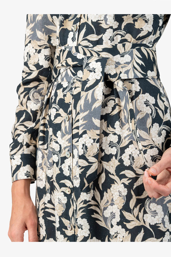 Kleid mit Blusenkragen 06
