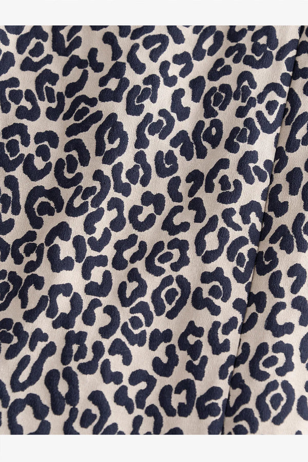 Kleid im Leo-Jacquard 07