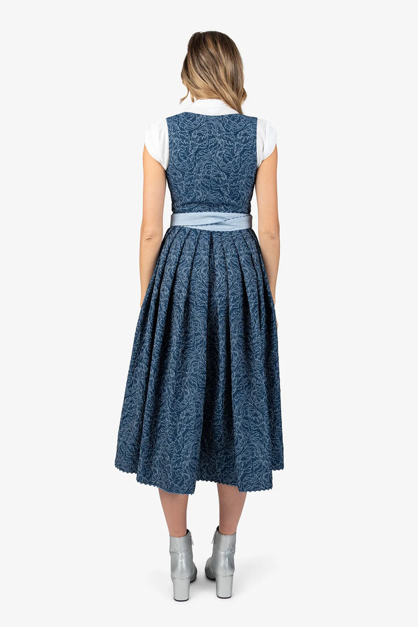 Dirndl mit Knopfverschluss 04