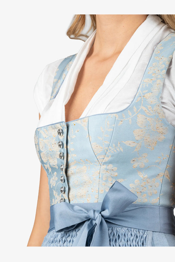 Dirndl mit Borten am Saum 06