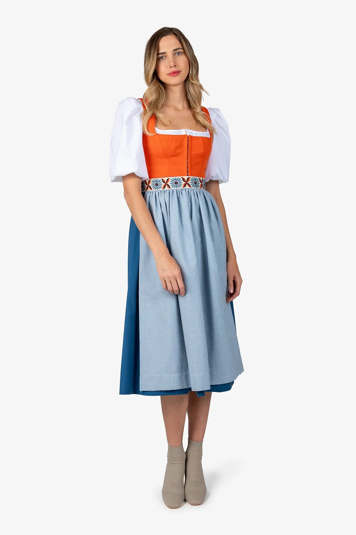 Dirndl mit Faltenrock 02