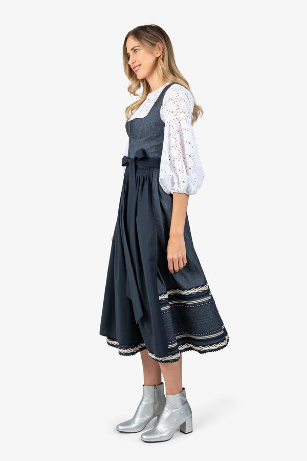 Dirndl mit aufwendigem Rock 03