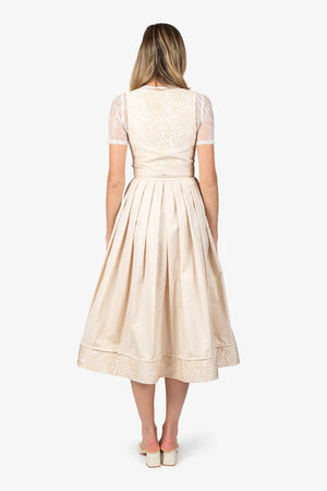 Dirndl mit besticktem Oberteil 04
