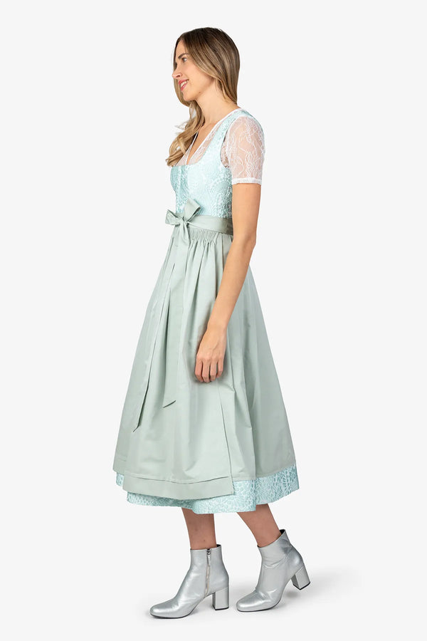 Dirndl mit besticktem Oberteil 03