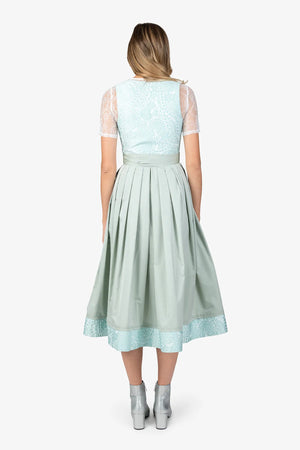 Dirndl mit besticktem Oberteil 04