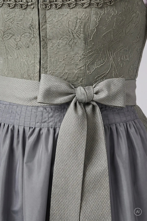 Dirndl mit aufwendigen Froschgoscherln 06