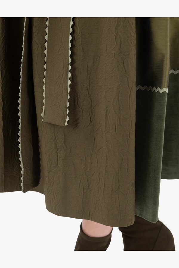Dirndl aus handbedrucktem Loden 09