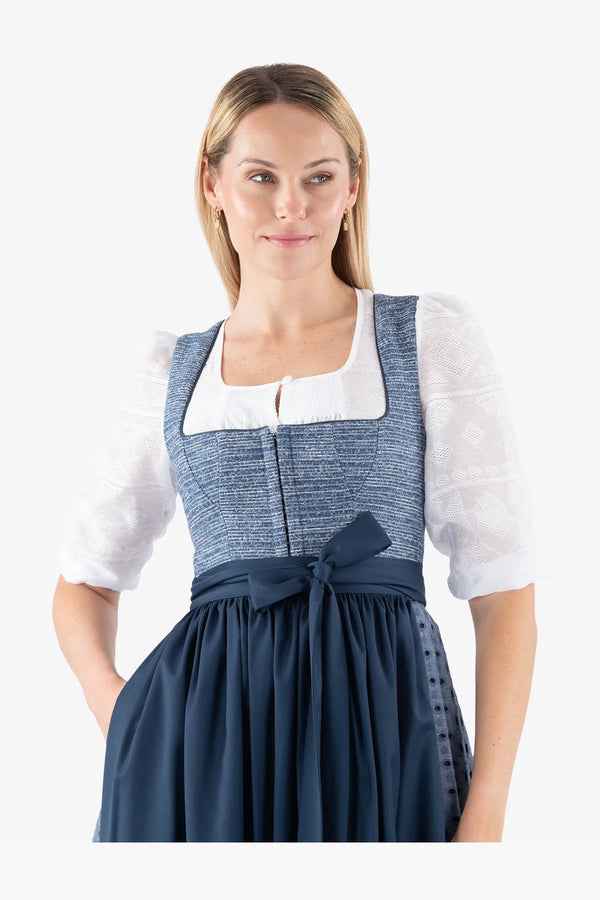 Dirndl mit gestreiftem Oberteil 06