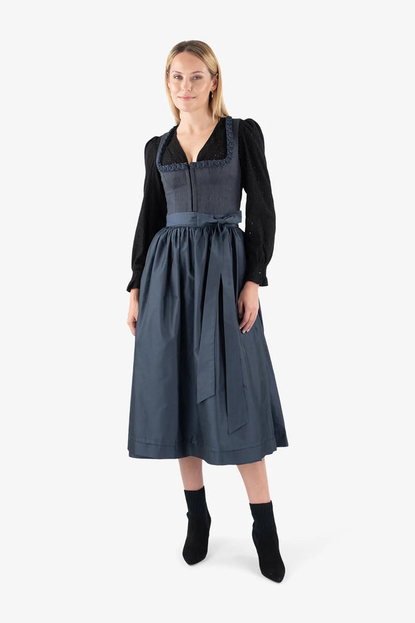 Dirndl mit handgefertigten Windröslein 03