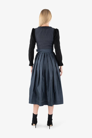 Dirndl mit handgefertigten Windröslein 05