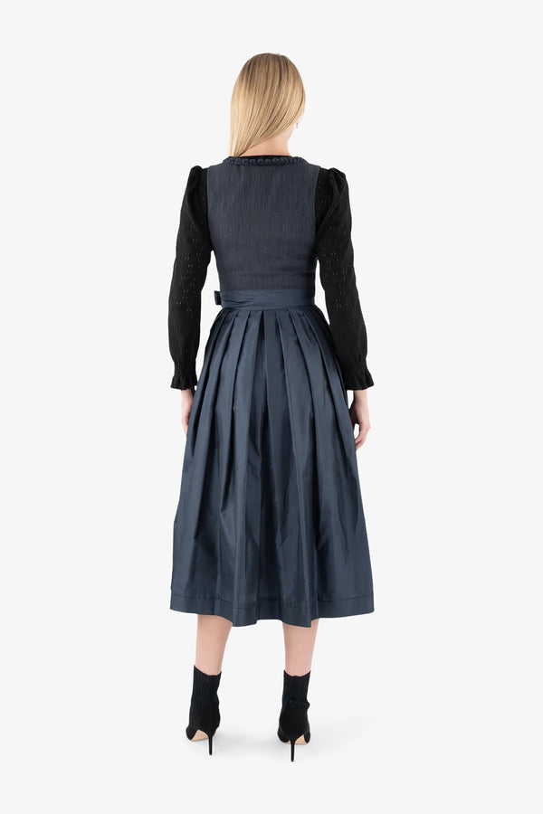 Dirndl mit handgefertigten Windröslein 05