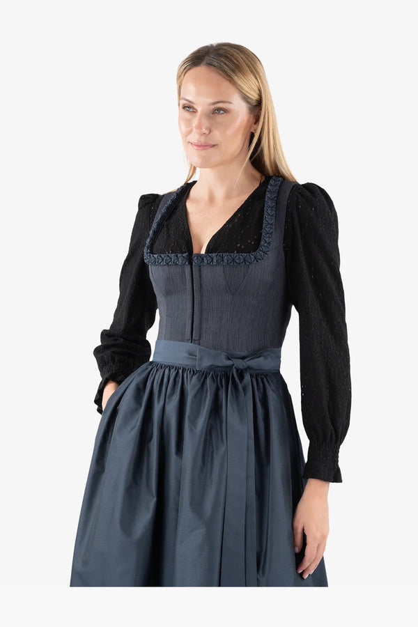 Dirndl mit handgefertigten Windröslein 06