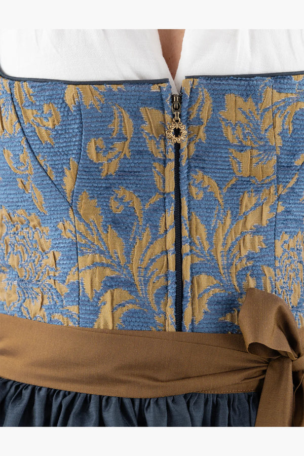 Elegantes Dirndl mit Jacquard-Mieder 09