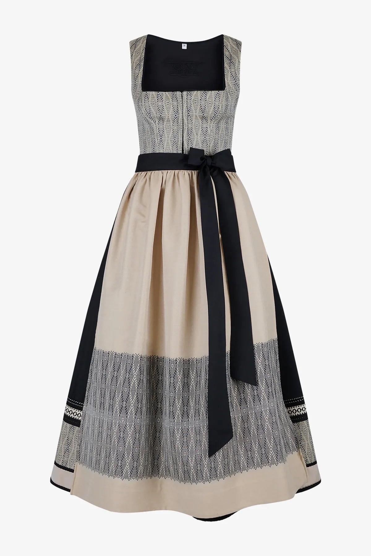 Dirndl mit Borten und Bordüren-Schürze 01