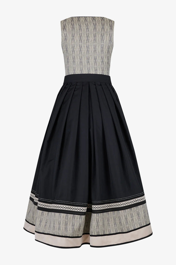 Dirndl mit Borten und Bordüren-Schürze 02