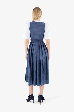 Dirndl mit Handsmok an Schürze 05