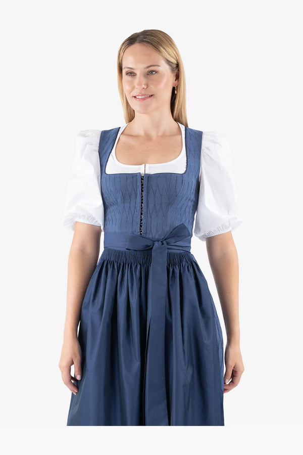Dirndl mit Handsmok an Schürze 06