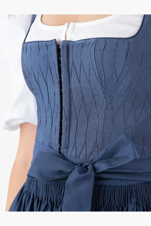 Dirndl mit Handsmok an Schürze 08