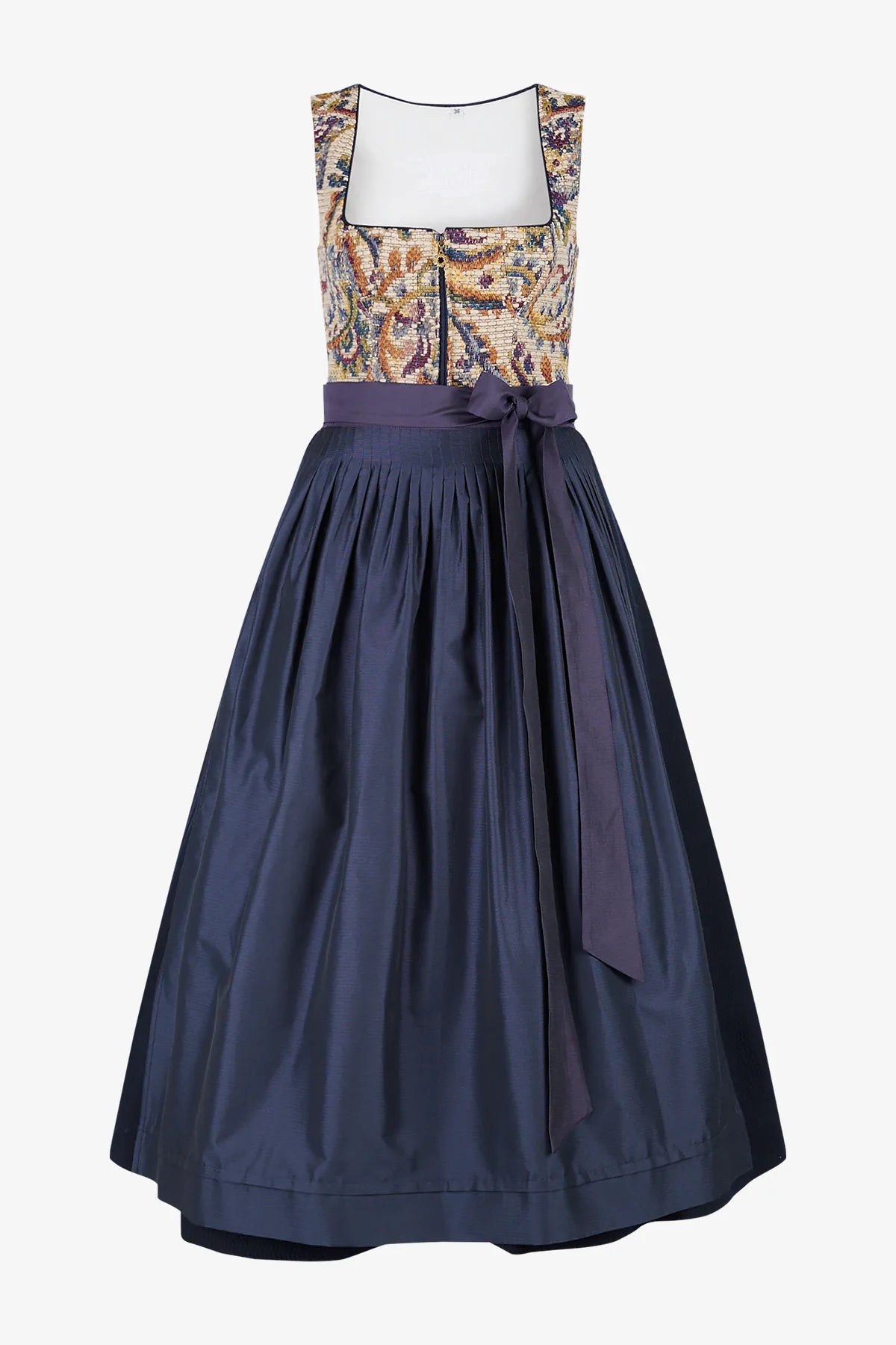 Edles Dirndl mit Relief-Technik 01
