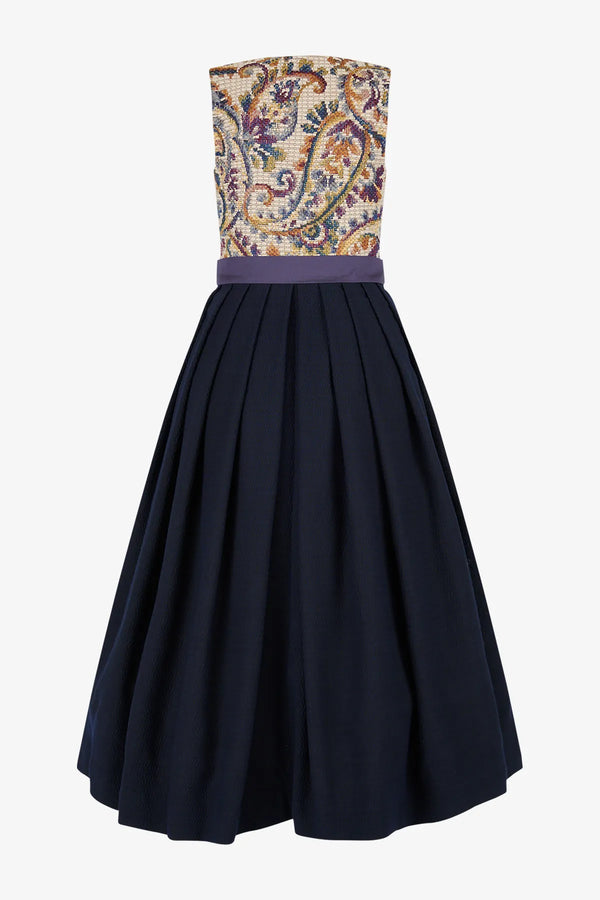 Edles Dirndl mit Relief-Technik 02