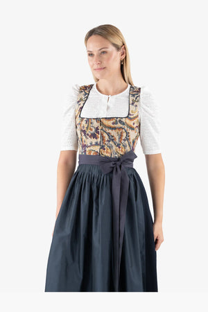 Edles Dirndl mit Relief-Technik 06