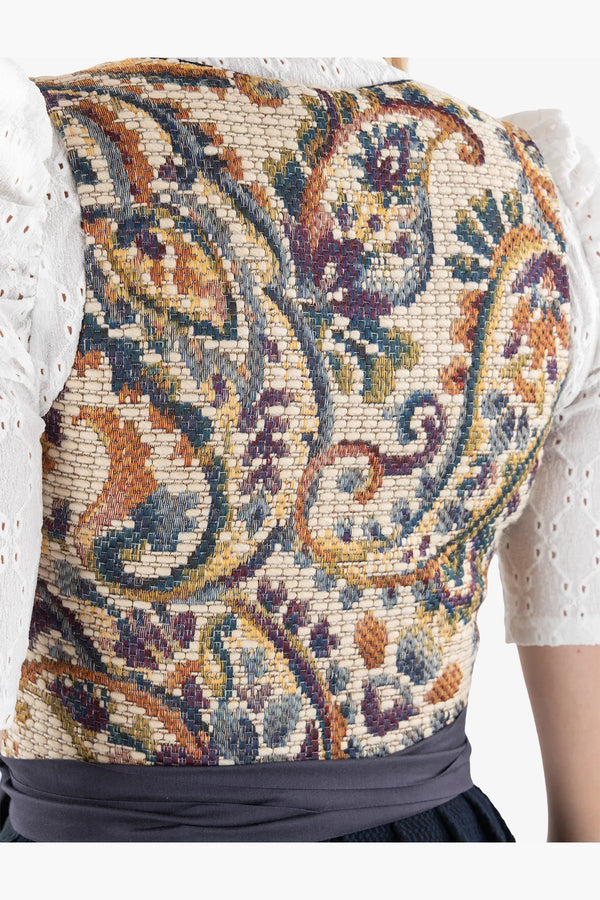 Edles Dirndl mit Relief-Technik 09
