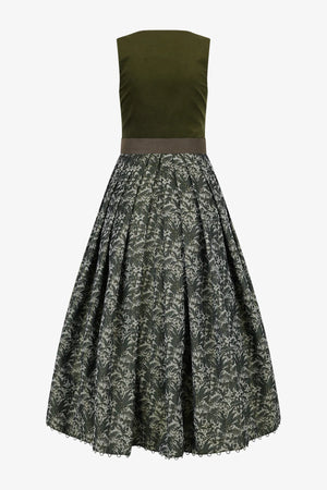 Dirndl mit Samt-Oberteil 02