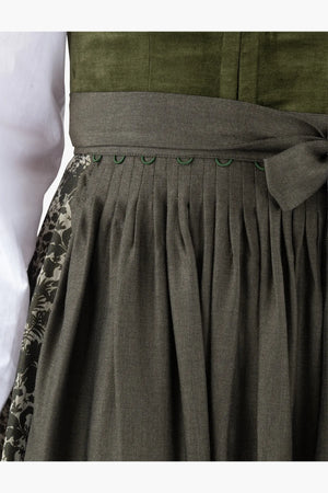 Dirndl mit Samt-Oberteil 08