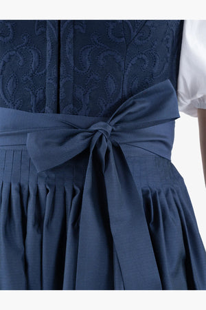 Dirndl mit Hakenverschluss 07