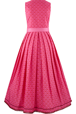 Rosa Kleid mit geometrischem Muster und einem schwingenden Rock.