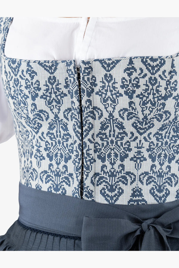 Dirndl mit nostalgischer Stickoptik 09