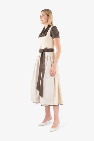 Pastell-Dirndl mit Seiden-Schürze 04