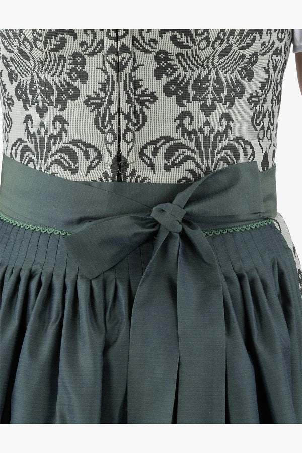 Dirndl mit feiner Stickerei-Optik 07