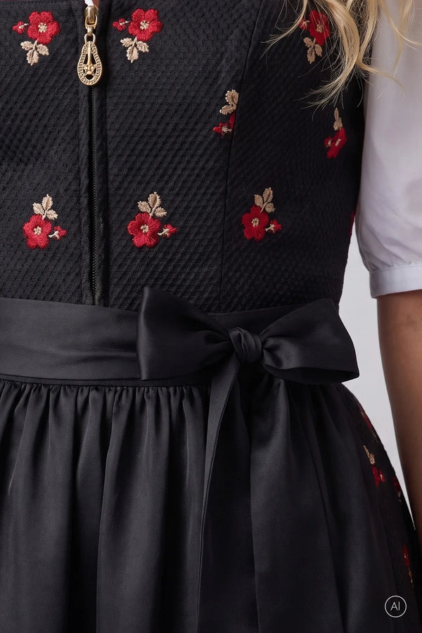 Dirndl mit Blümchenstickerei 07