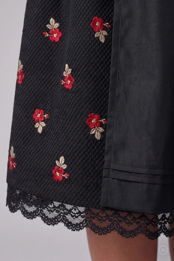 Dirndl mit Blümchenstickerei 08