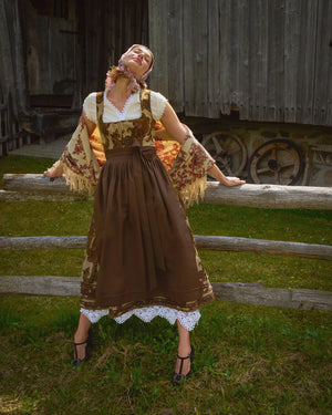 Dirndl im Alloverprint 09