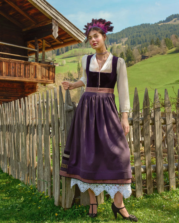 Samt-Dirndl mit Jacquardrock 07