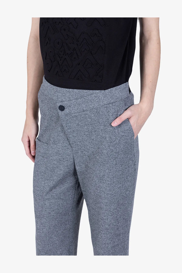 Hose mit asymmetrischem Bund 06