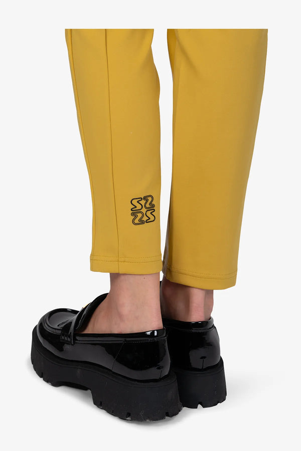 Hose aus Kunstleder und Scuba 07