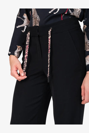 Hose mit eleganter Silhouette 06